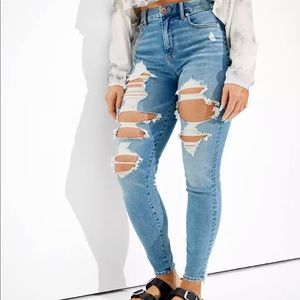 Blue ripped skinny jeans.